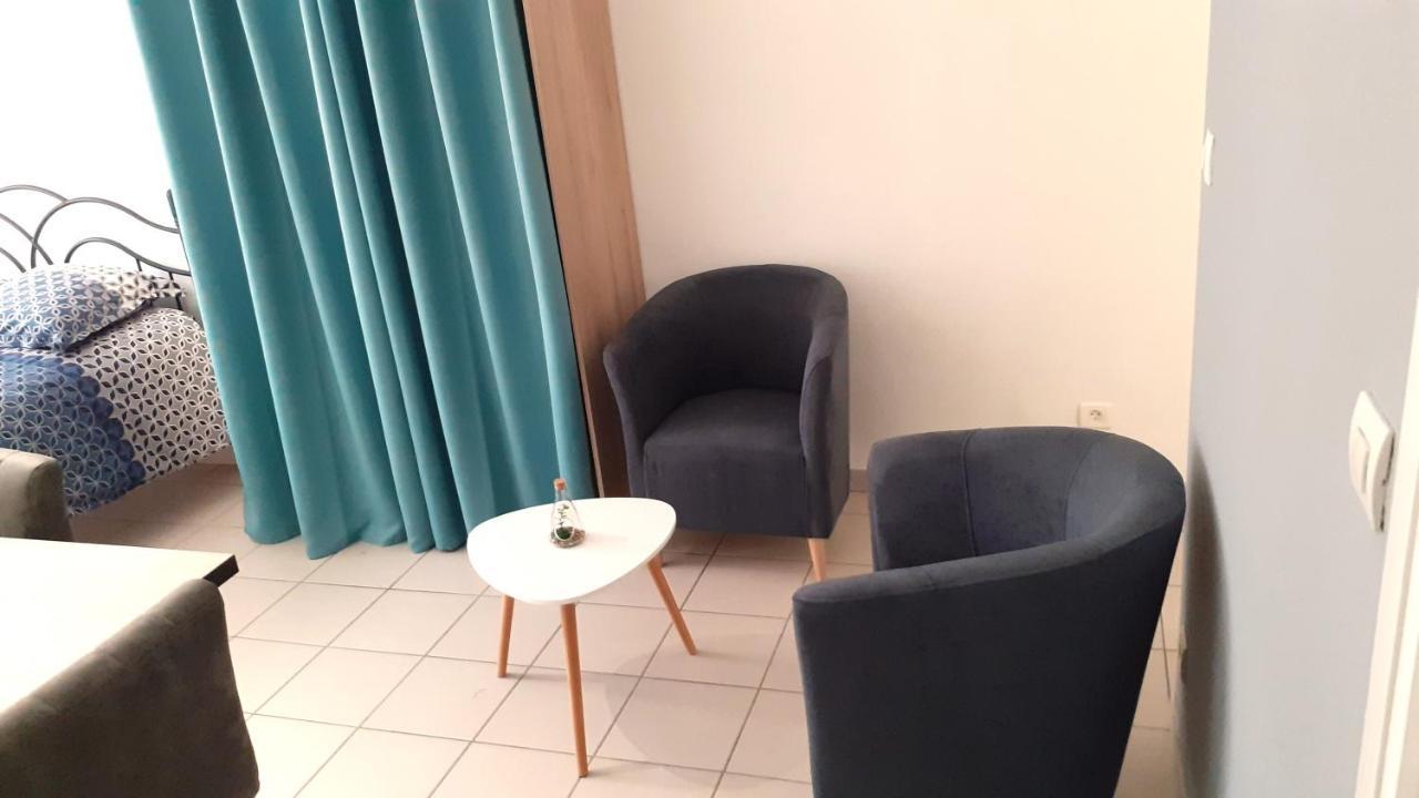 Charmant studio en plein centre avec parking Sint-Omaars Buitenkant foto